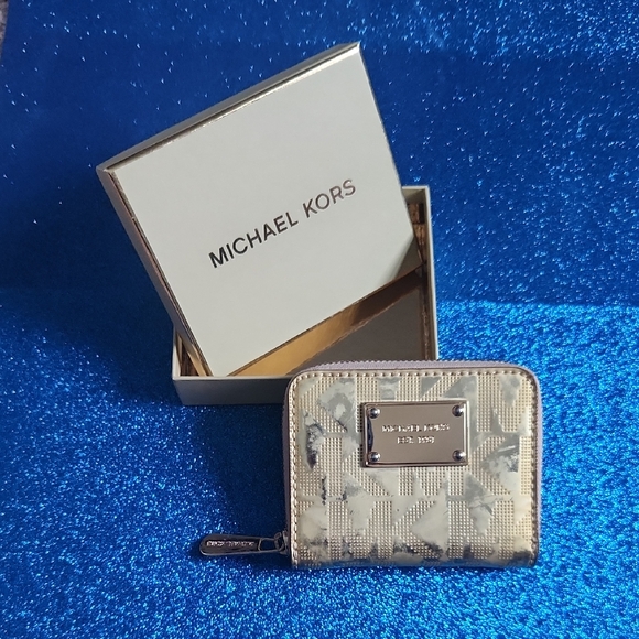 Michael Kors Handbags - Michael Kors Metallic Gold Zip Wallet